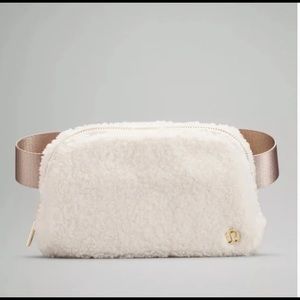 Lululemon fleece Everywhere belt bag NWT